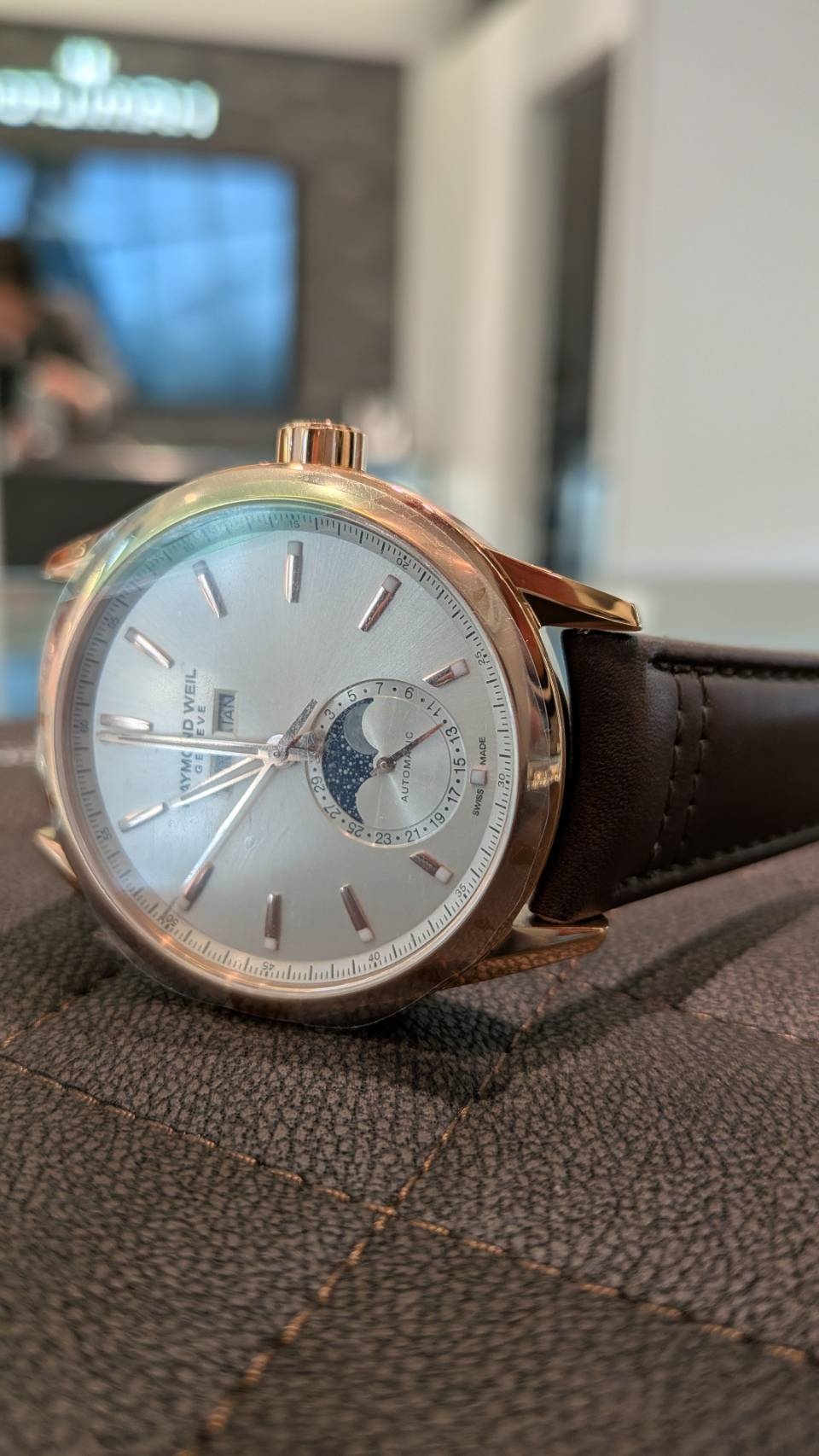 (レイモンド・ウェイル)
