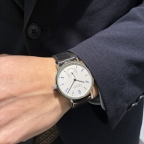 (ノモス グラスヒュッテ)
