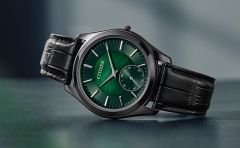 2026新作 「シチズン エコ・ドライブ ワン」より、世界最薄1.00mmの光発電ムーブメントを搭載する、艶やかなグリーン文字板が映える、スモールセコンドを備えた限定モデルが登場