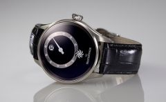 2026新作 ブランド創業25周年を記念する、2026年のハイライトモデル。マイスタージンガー「パンテロ ジャンピングアワー」