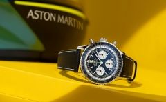 2026新作 ブライトリングとアストンマーティン、共通のレガシーに新たな火を灯す。ブライトリング「ナビタイマー B01 クロノグラフ 43 Aston Martin Aramco Formula One™ Team」