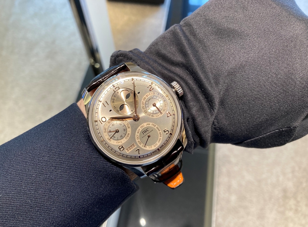  【IWC】一生モノを超える「永久」の選択。ポルトギーゼ 最高峰モデルのすべて_ポルトギーゼ・パーペチュアル・カレンダー 44_IW503704