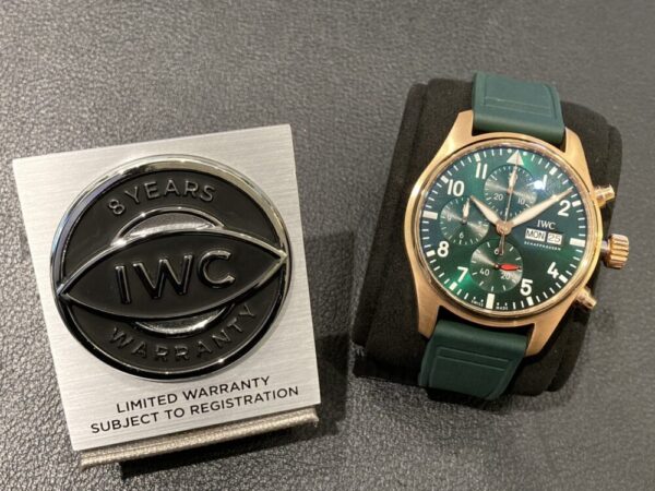  空の覇者たる風格：IWCパイロットウォッチ・レッドゴールドモデルの輝_IW388110