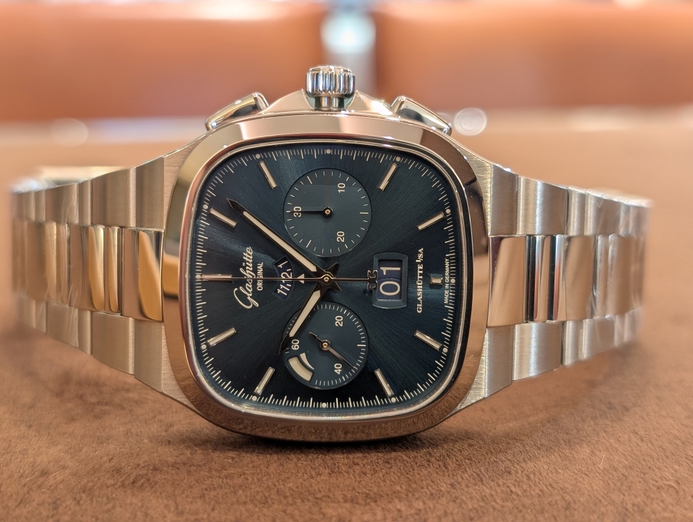 【グラスヒュッテ・オリジナル】７０年代からやって来た！独特なヴィンテージデザインモデルをご紹介！_セブンティーズ・クロノグラフ・パノラマデイト_13702080270