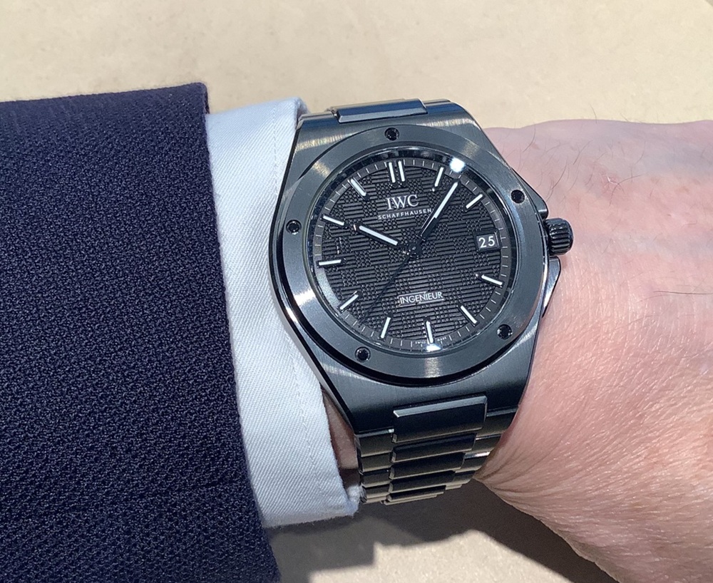  IWCインヂュニアの新風！セラミックモデルの魅力に迫る_IW338903