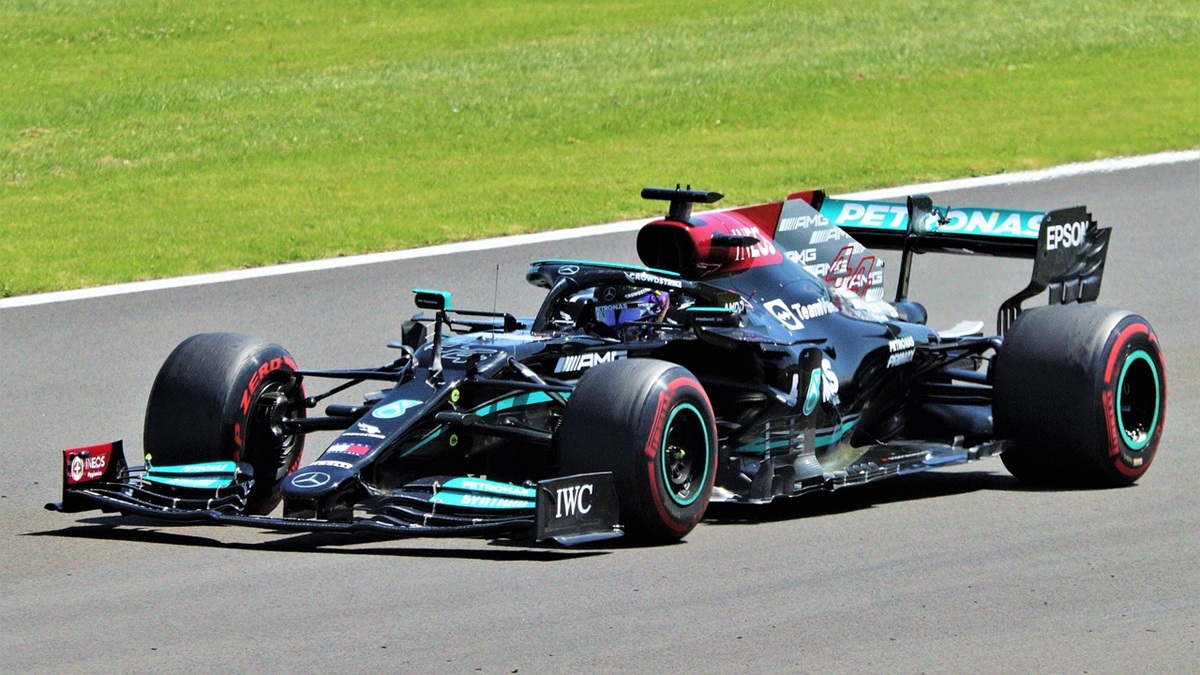  F1の情熱を宿す二つの傑作：IWC パイロット・ウォッチ・パフォーマンス・クロノグラフ 41