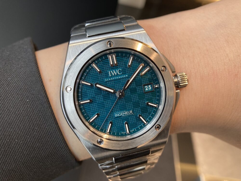 【IWC】インヂュニアの大人気カラー《 アクア 》の魅力を深掘り！_IW328903