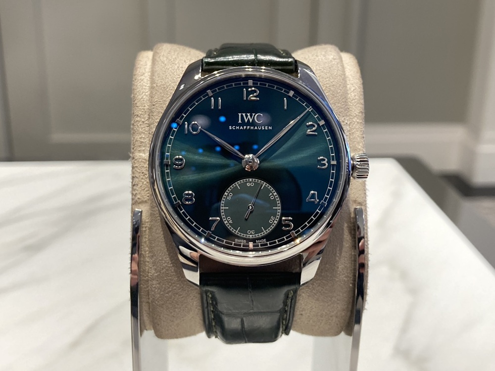  【IWC】 ポルトギーゼ オートマティック 40_深みのあるグリーン文字盤が放つ大人の余裕_IW358310