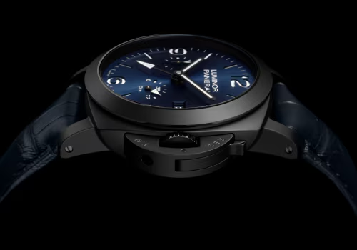  PANERAI【パネライ】漆黒のセラミックケースと深邃なブルー文字盤が際立つ、GMTパワーリザーブ機能搭載モデル「PAM01574 ルミノール GMT パワーリザーブ セラミカ – 44mm」　【2025年新作入荷！！】