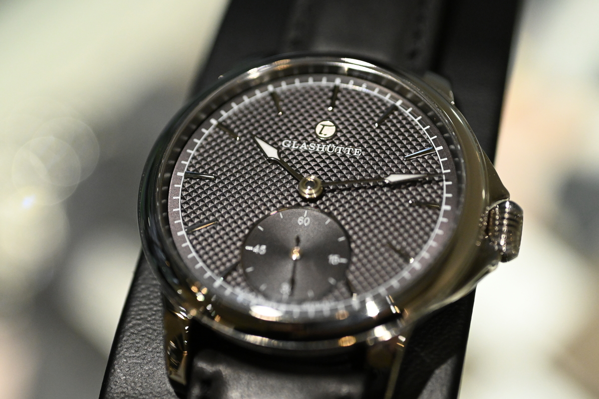 新入荷！【Tutima Glashütte PATRIA Titanium（チュチマ グラスヒュッテ パトリア チタニウム）】