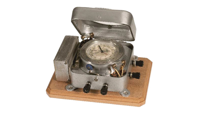 1936年に製作した「ロンジン シデログラフ」は、1938年にアメリカ人実業家ハワード・ヒューズが世界一周飛行の速度記録達成時に使用した傑作計時装置。