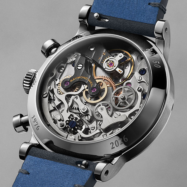 シースルー仕様のケースバック。そのリムには創業年である1976と50周年となる2026という年度