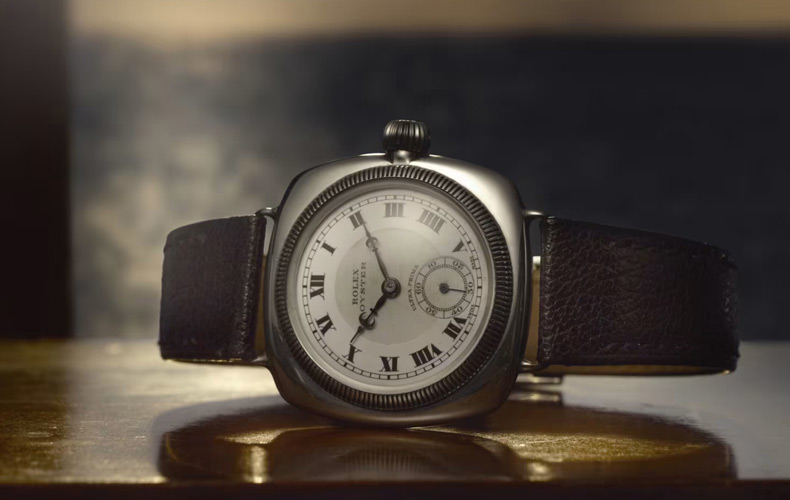 丸みを帯びたクッション型ケースを持つ初期のオイスター・モデル