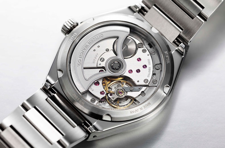 『ザ・シチズン』に搭載される自社開発・製造による『Cal.0200』では、ひとつひとつの部品を美しく仕上げ、それらが美しく見えるように配置することを目指したという