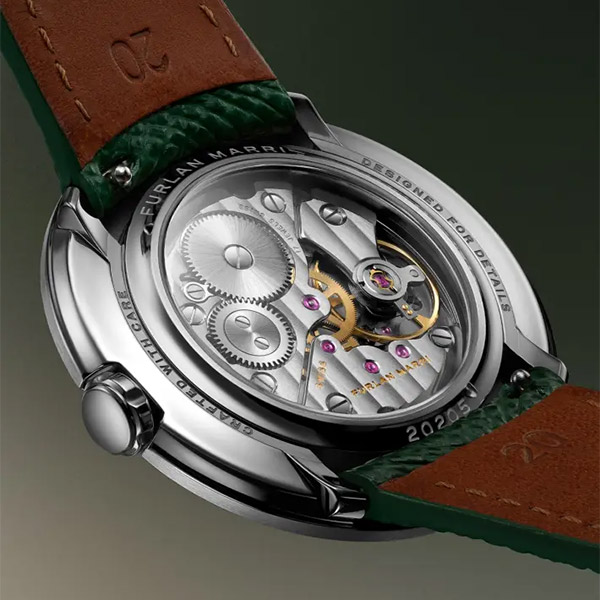 1971年にプゾー社が開発し、1985年のETA社による買収の後、40年の時を経た現在もなお生産され続けている手巻き式ムーブメントの名機、Cal.7001