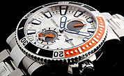 ULYSSE NARDIN(�����X�E�i���_��)