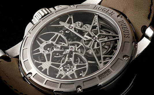 ロジェ・デュブイ(ROGER DUBUIS)