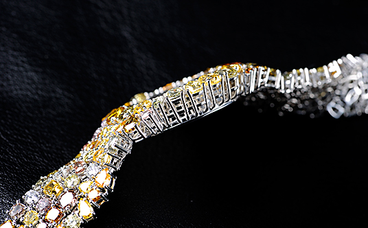 BACKES & STRAUSS(�o�b�N�X �� �X�g���E�X)